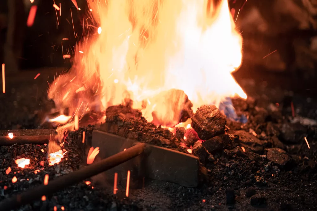 feu dans la forge