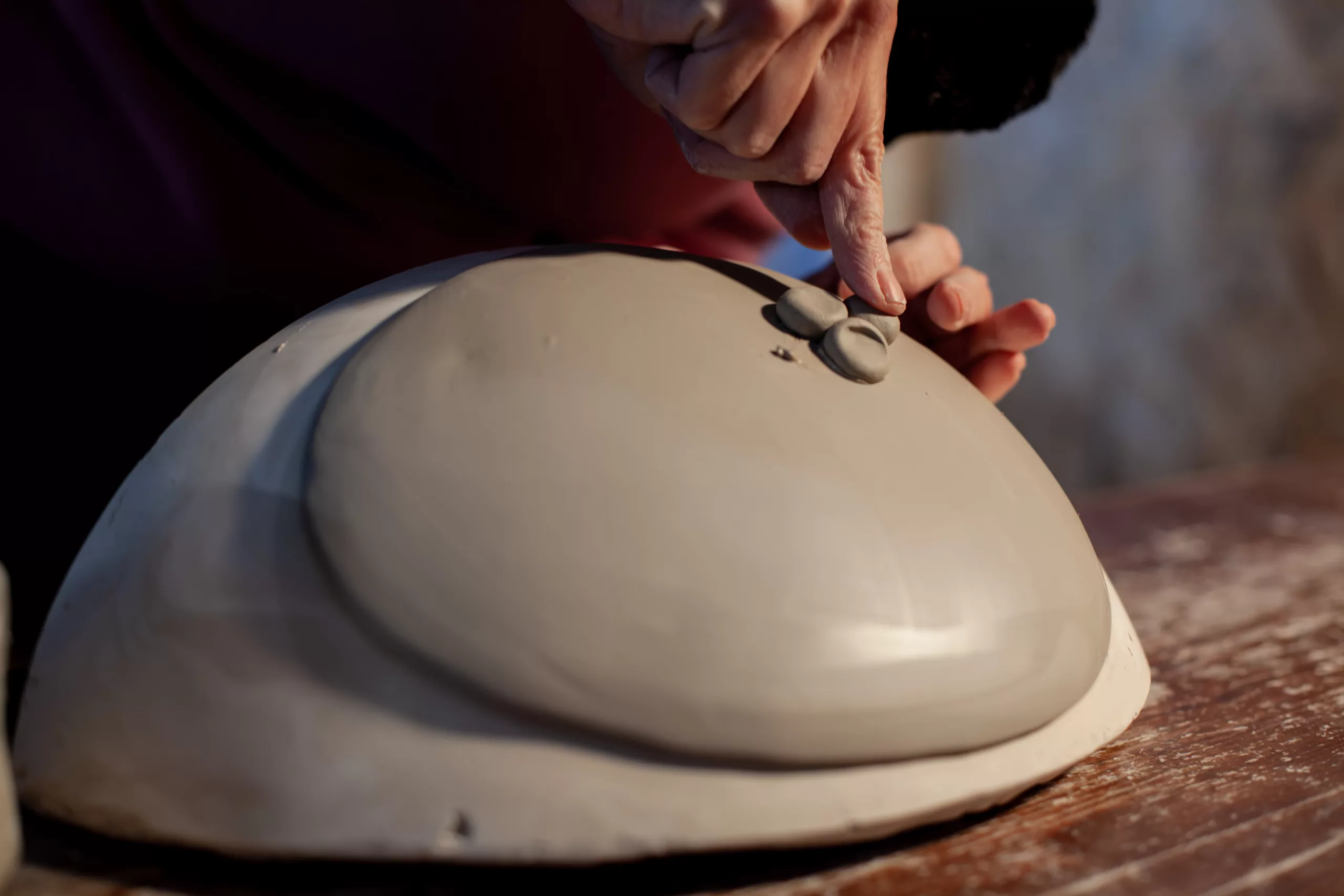 pièce de terre en cours de modelage