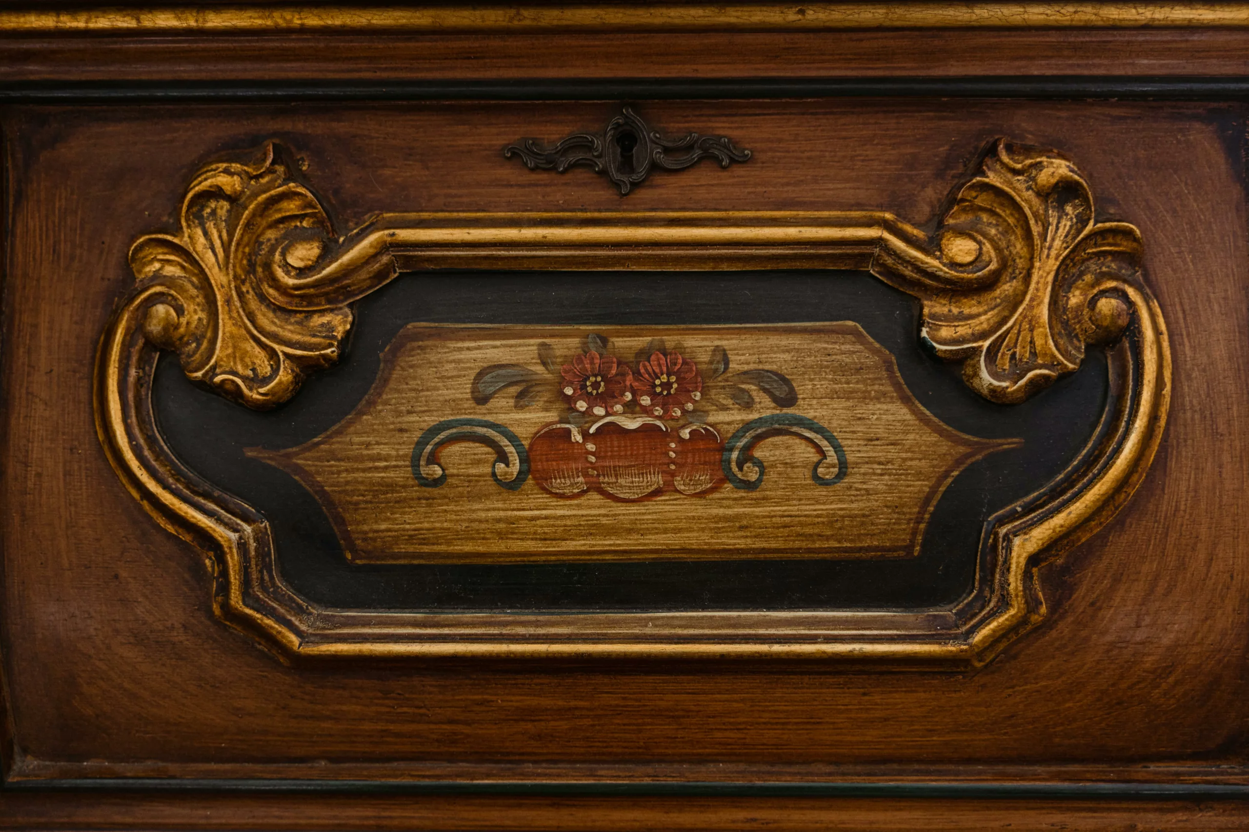 pièce en bois doré